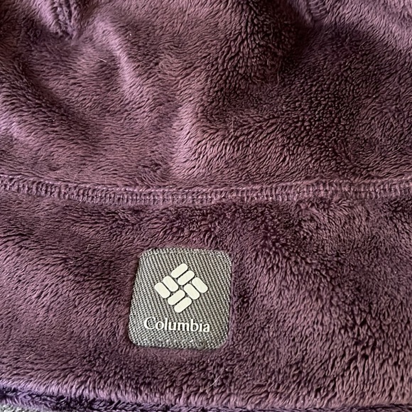 Purple fuzzy Columbia hat, like new condition! - Picture 2 of 3